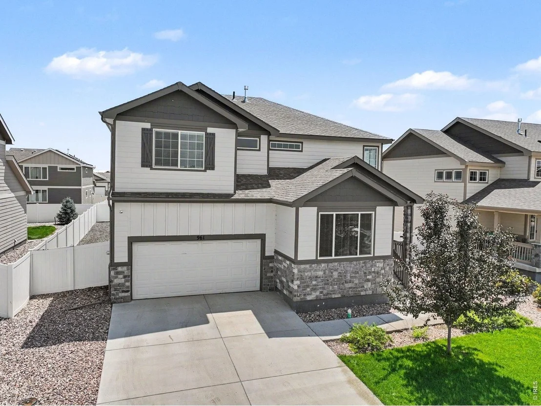 Photo of 961 Ashbrook Dr