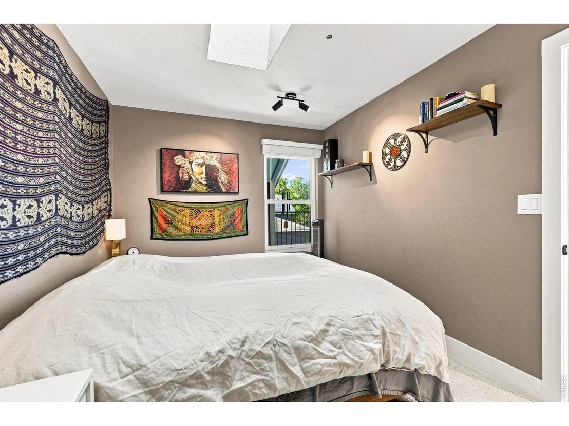 Photo of Unit 10 at 3025 Broadway St