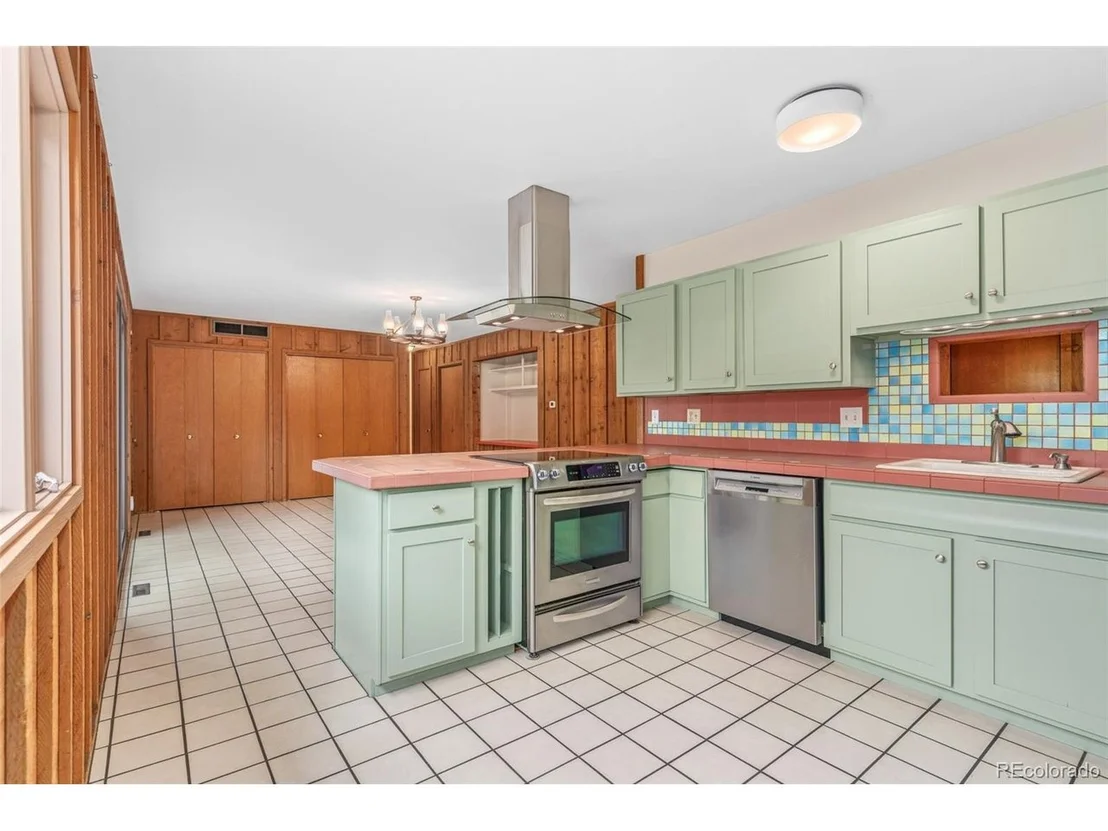 Photo of 5161 Laurel Ave