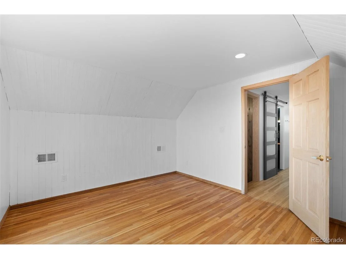 Photo of 848 Aspen Dr