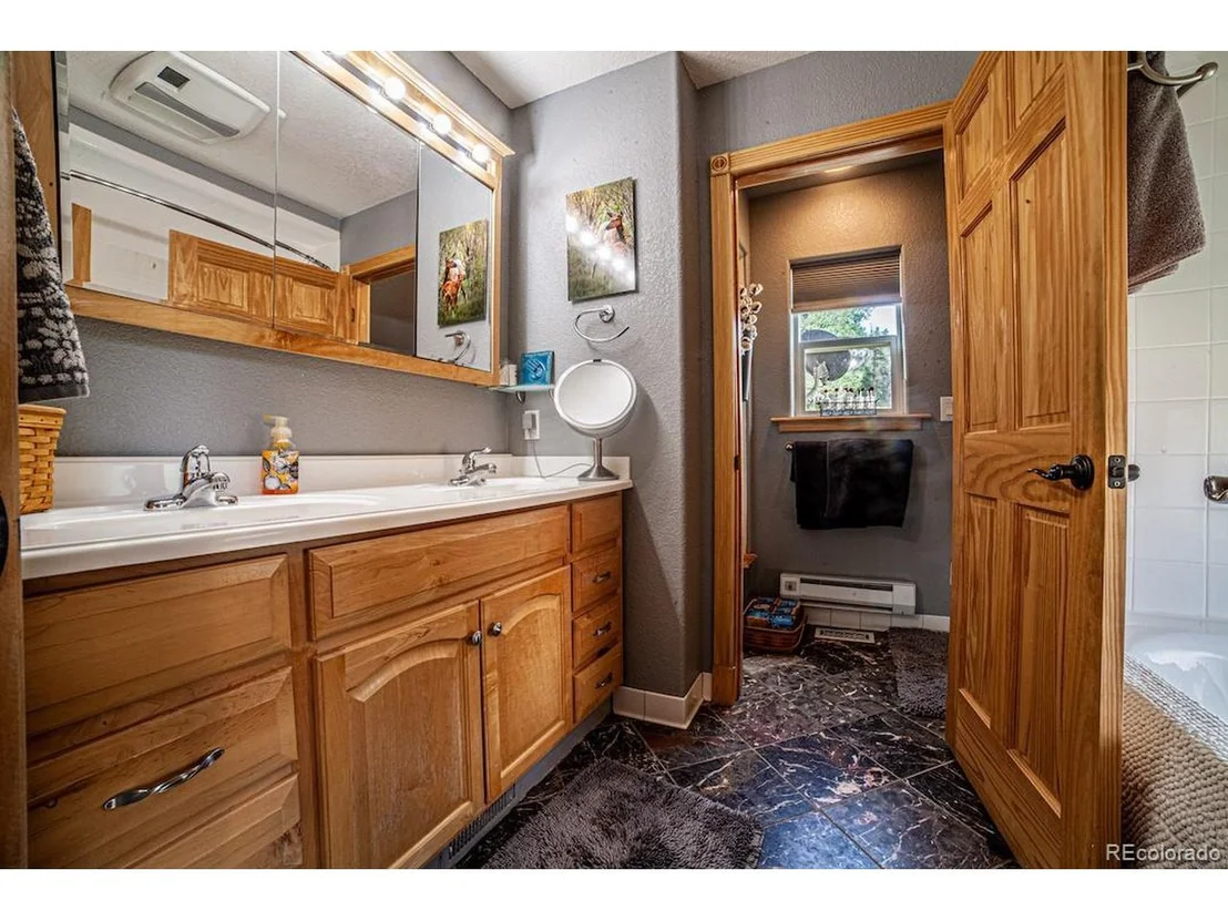 Photo of 8561 London Lane