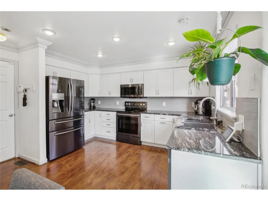 Photo of 10000 Ames St