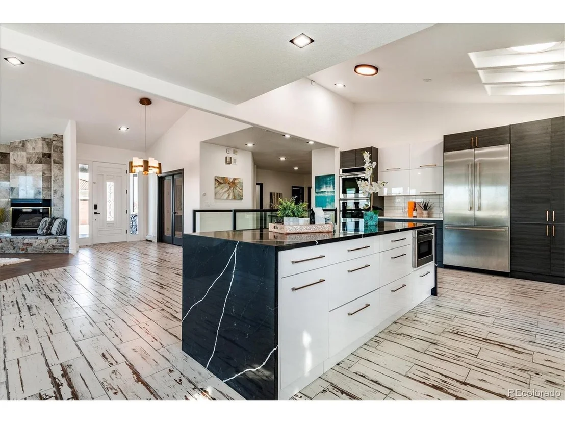 Photo of 6448 Lakeside Cir