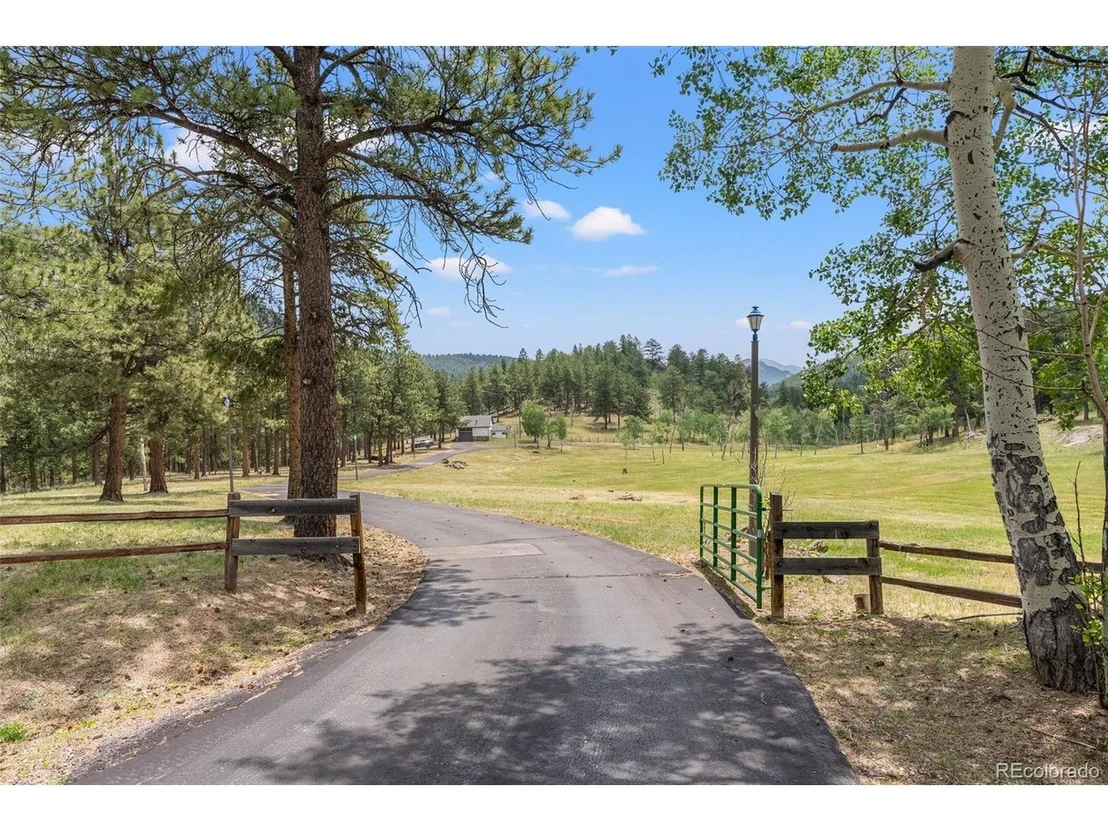 Photo of 1680 Crow Valley Rd