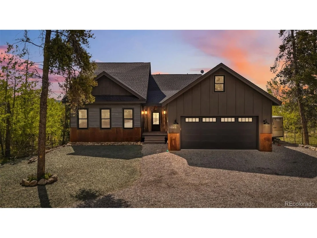 Photo of 372 Park View Dr