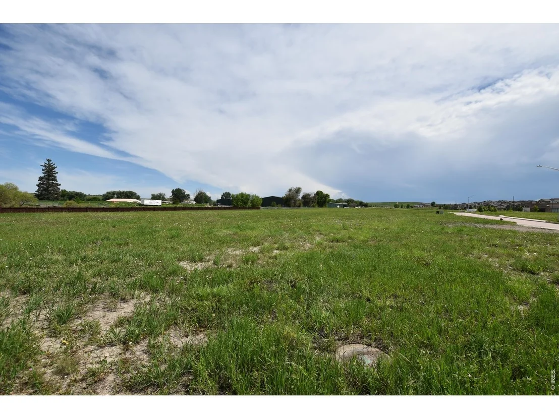 Photo of 320 Crossroads Blvd