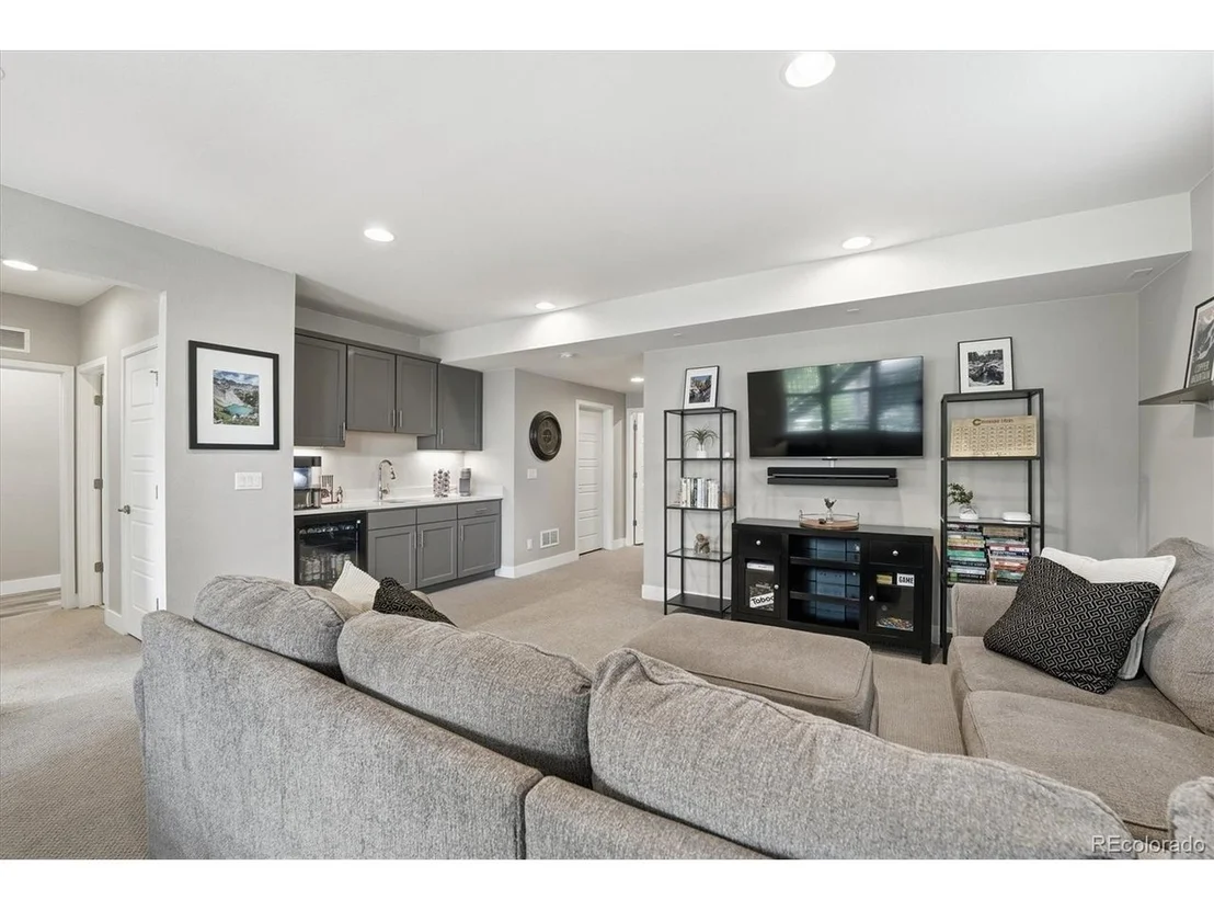 Photo of 489 Meadowleaf Ln