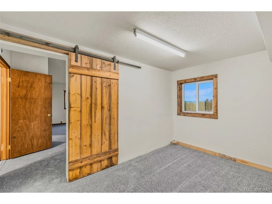 Photo of 395 Georgia Dr