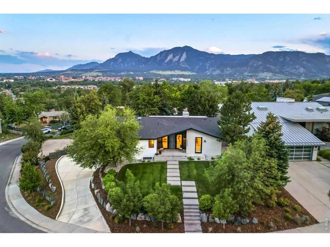 Photo of 2550 Balsam Dr