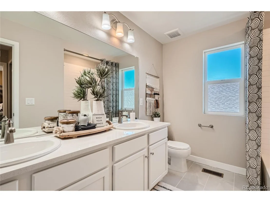 Photo of 4997 Thistle Dr