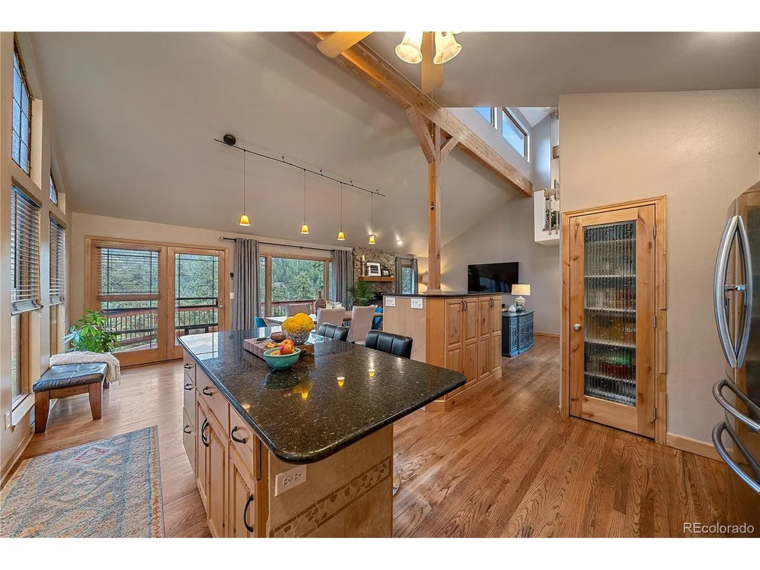 Photo of 28384 Kinnikinnick Rd