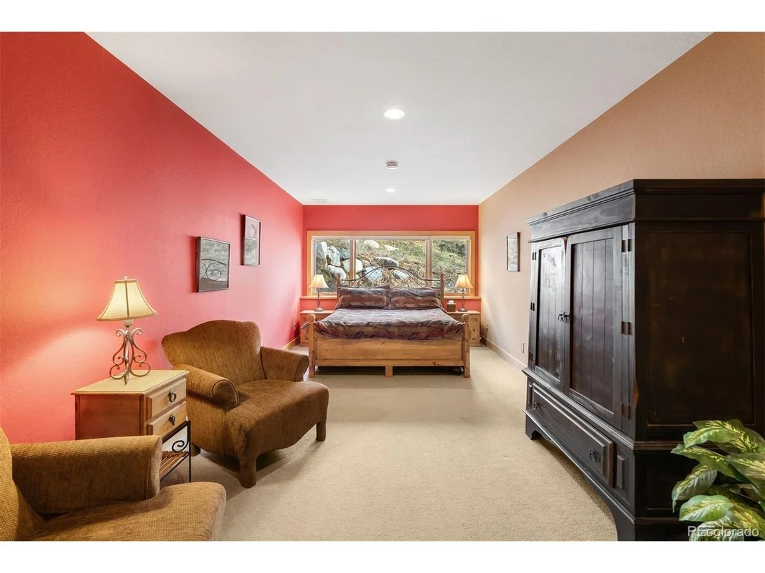 Photo of 348 Jade Rd