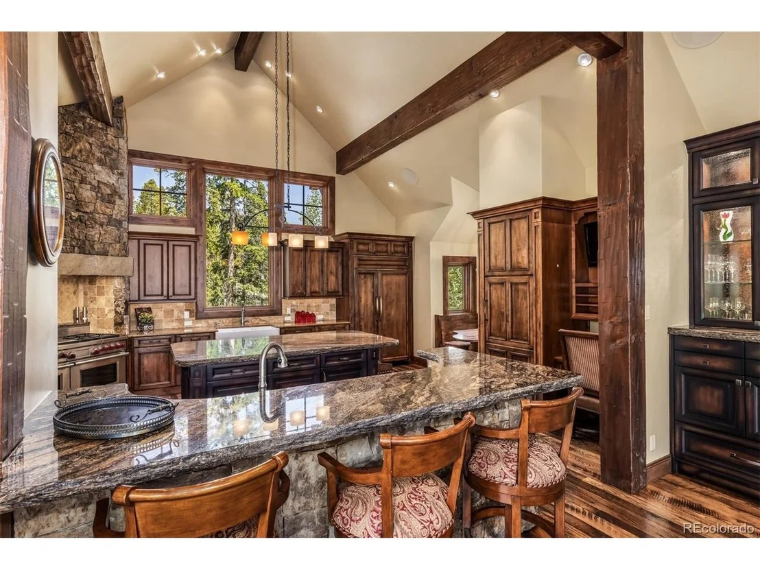 Photo of 345 Peerless Dr