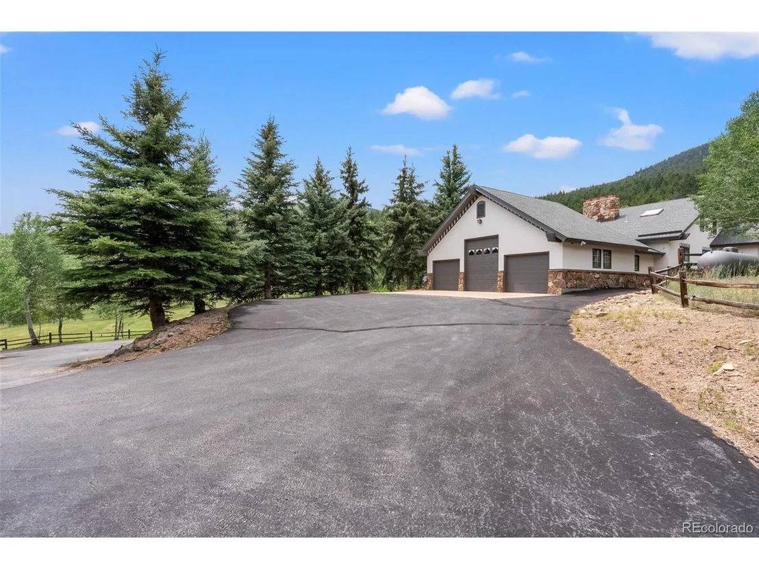 Photo of 1680 Crow Valley Rd