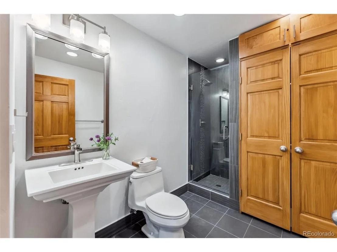 Photo of 475 Vail Cir