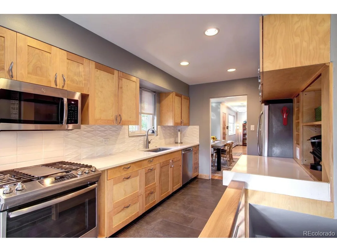 Photo of 1300 Elm St
