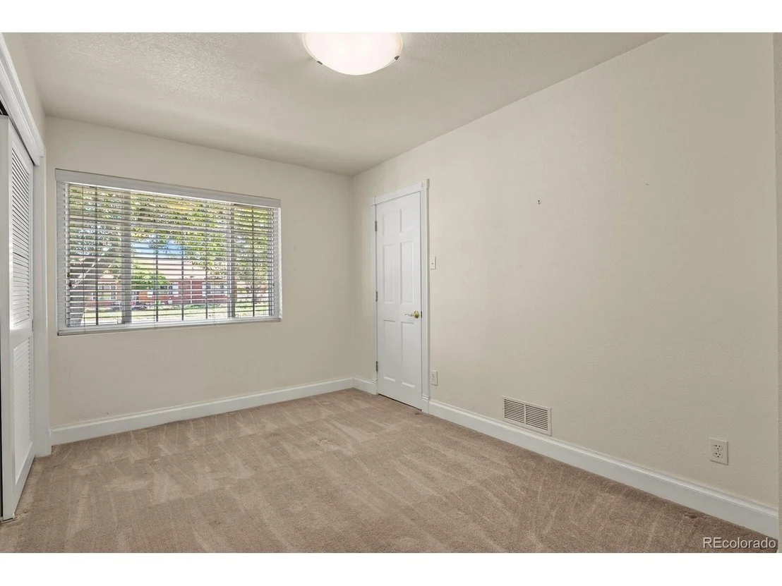 Photo of 831 Troy St