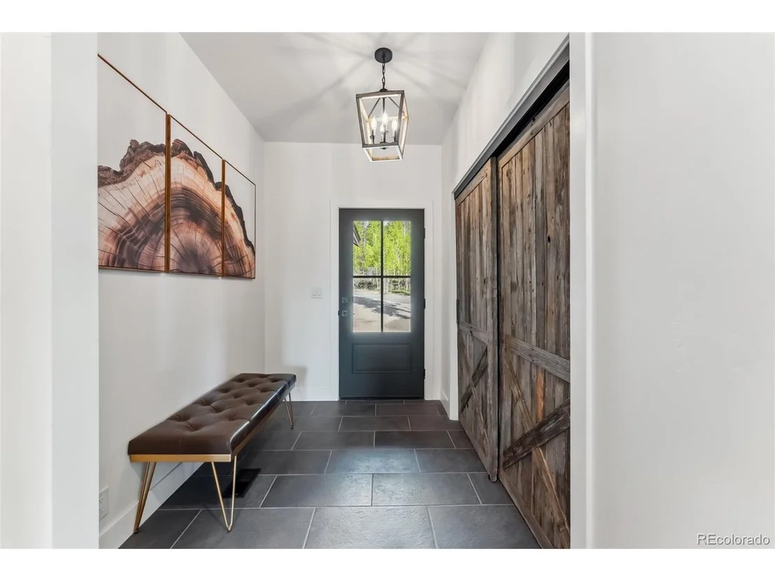 Photo of 372 Park View Dr