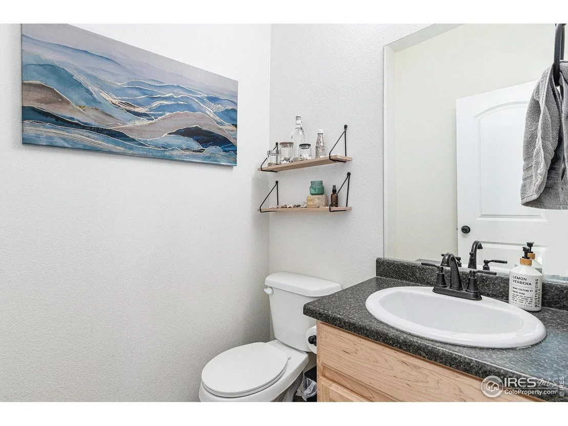 Photo of 985 Axis Dr
