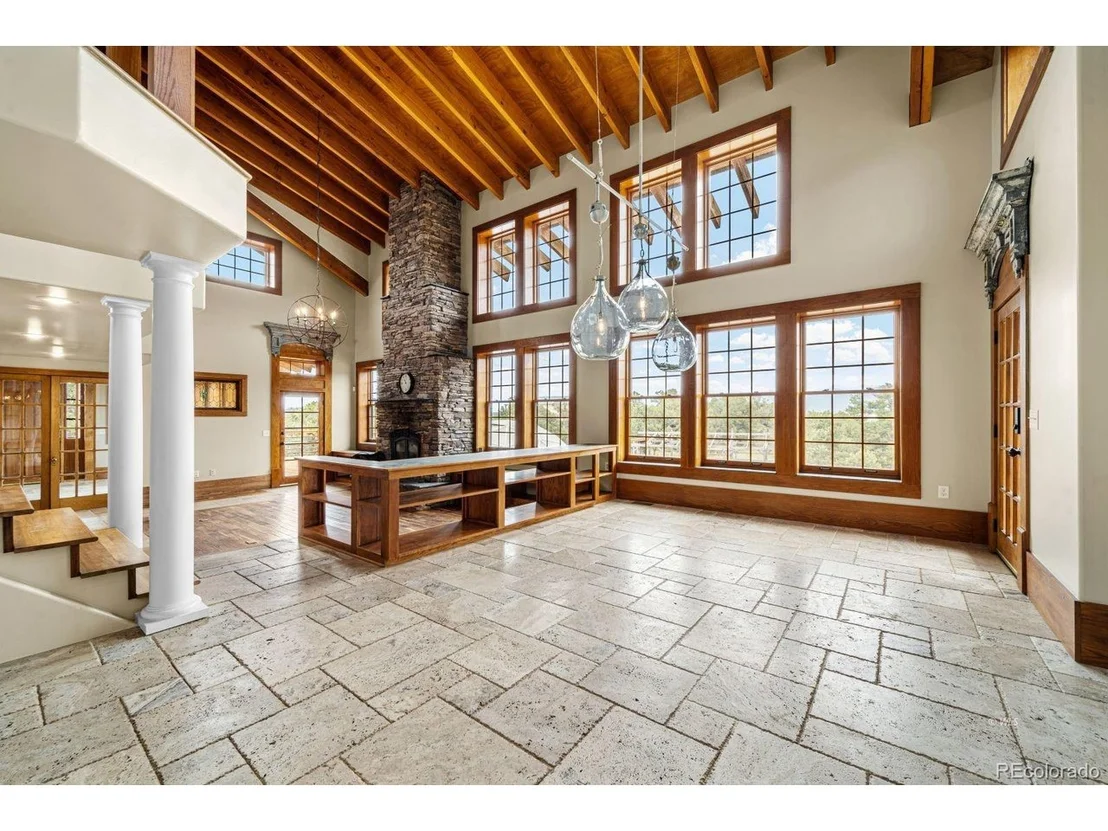 Photo of 325 McMurtrie Rd