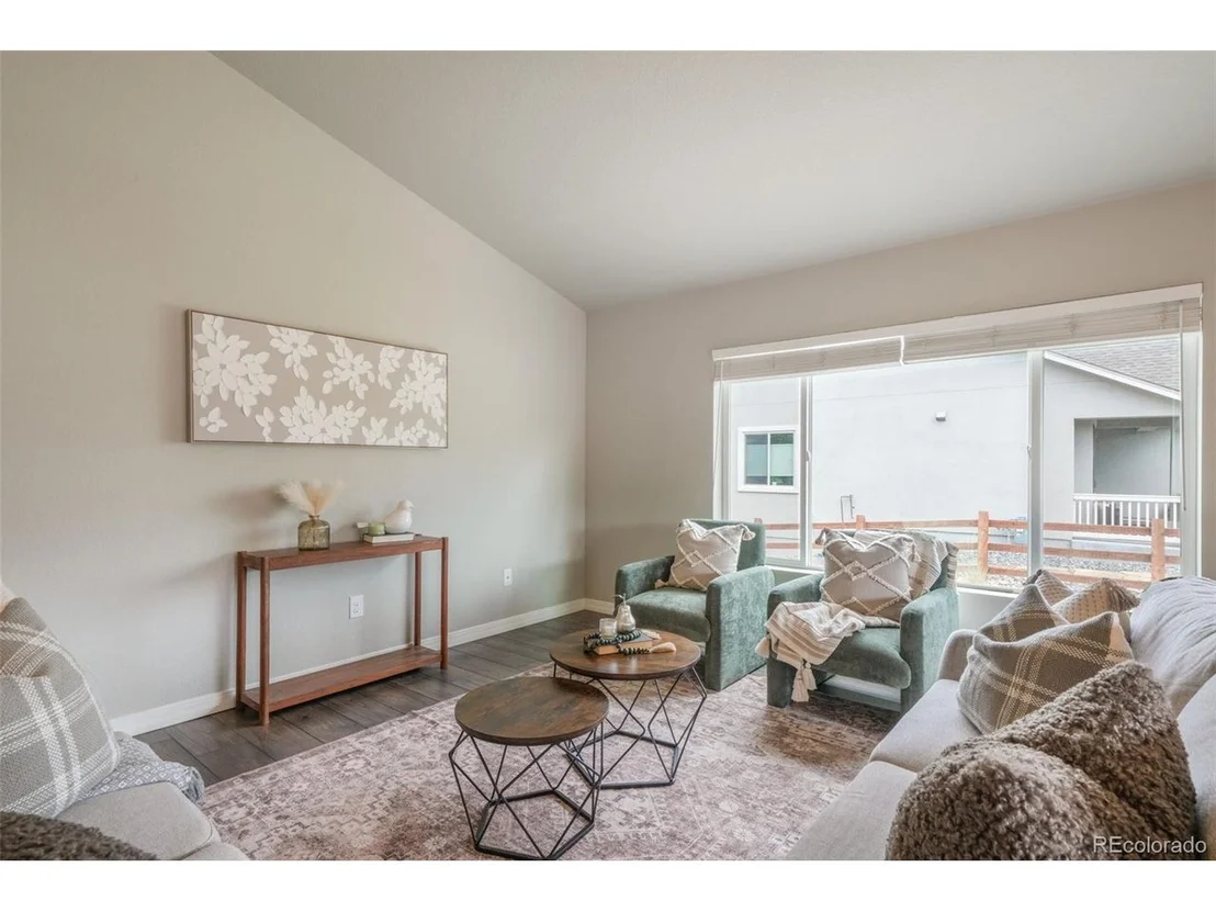 Photo of 2583 Lakes Edge Dr