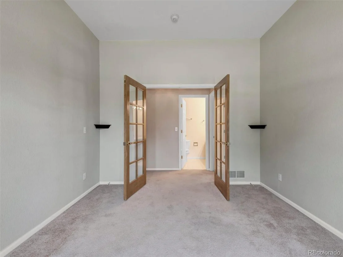 Photo of 658 Clarendon Dr