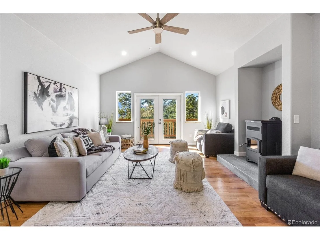 Photo of 544 Aspen Ln
