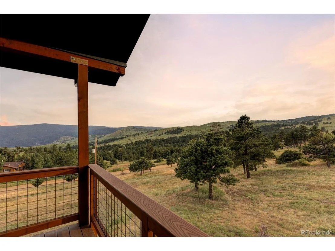 Photo of 1414 Mountain Pines Rd