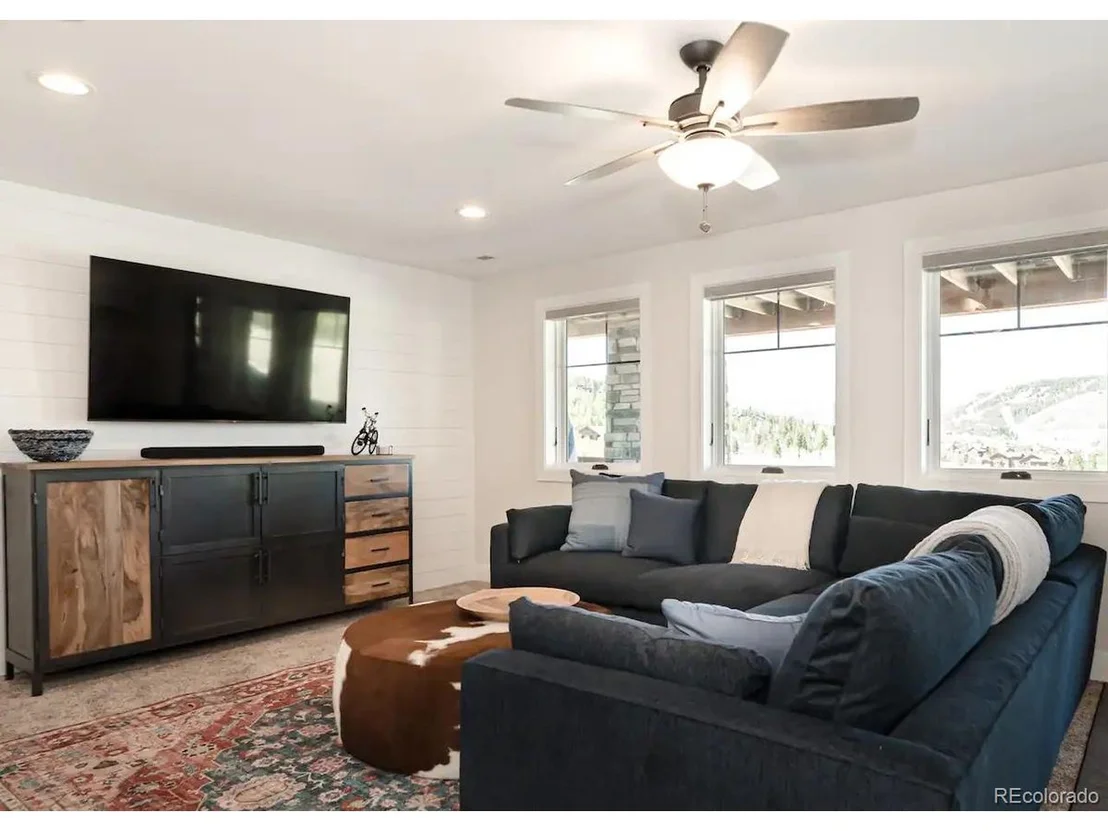 Photo of 935 Lone Eagle Dr