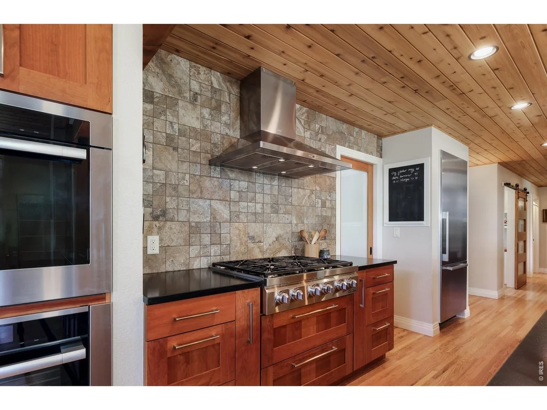 Photo of 300 Colard Ln
