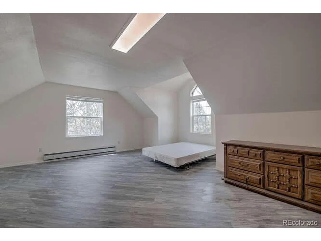 Photo of 370 Falcon Dr