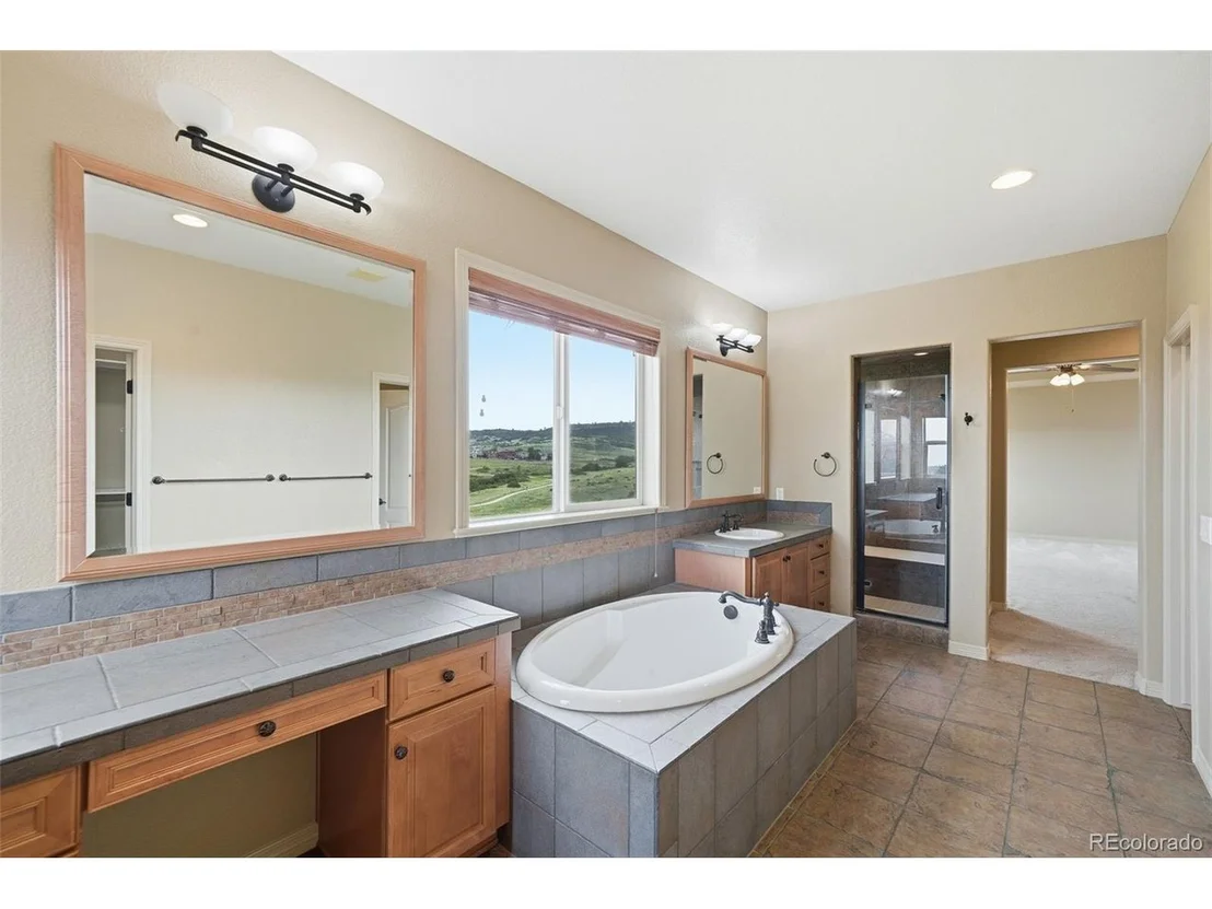 Photo of 10977 Glengate Cir