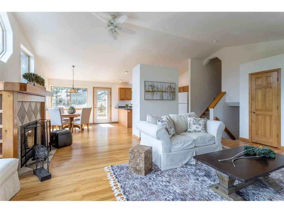 Photo of 1052 S Pine Dr