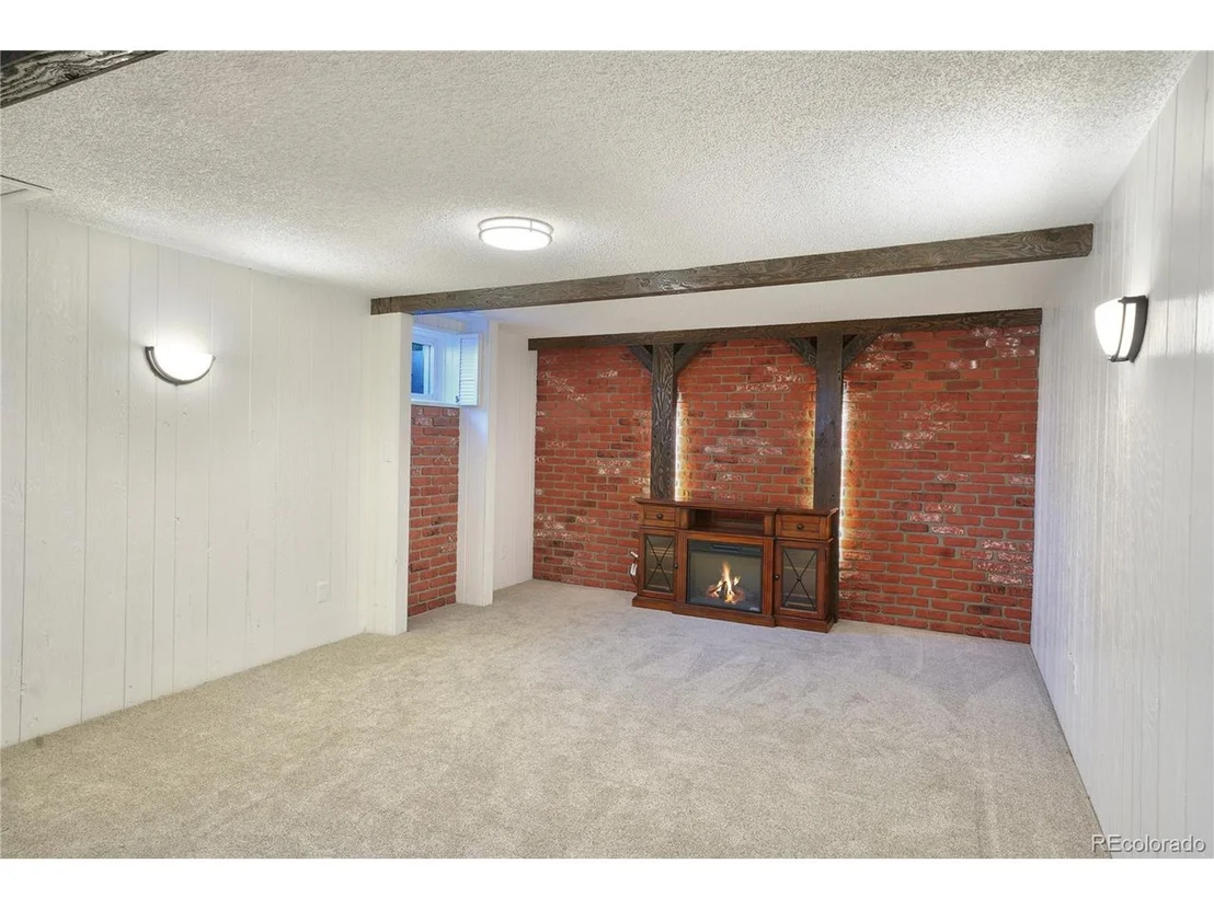Photo of 6499 Iris Way