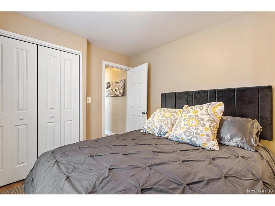 Photo of 4875 Lowell Blvd