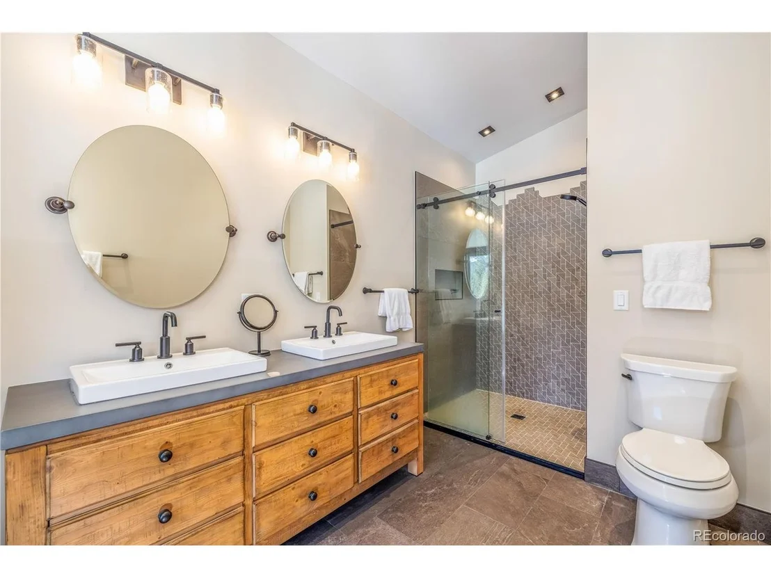 Photo of 162 Doris Dr
