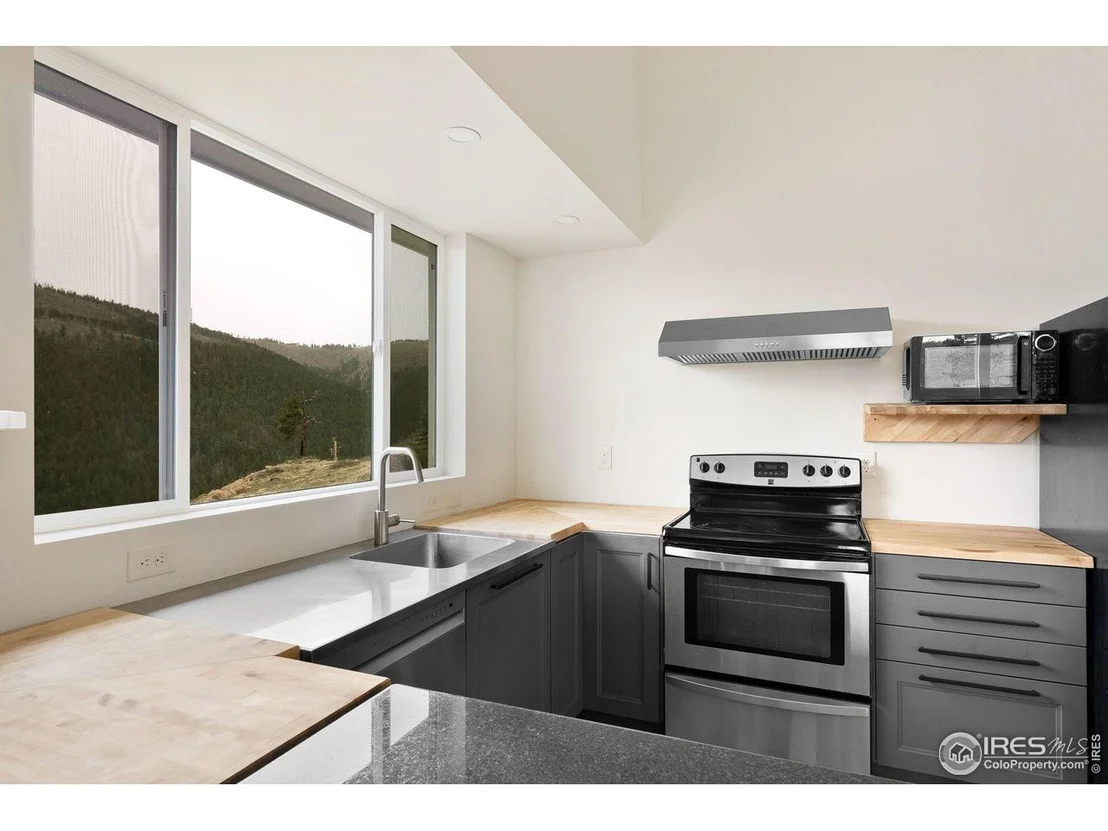 Photo of 450 Melvina Hill Rd