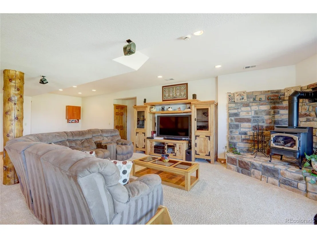 Photo of 6584 Lakeside Cir