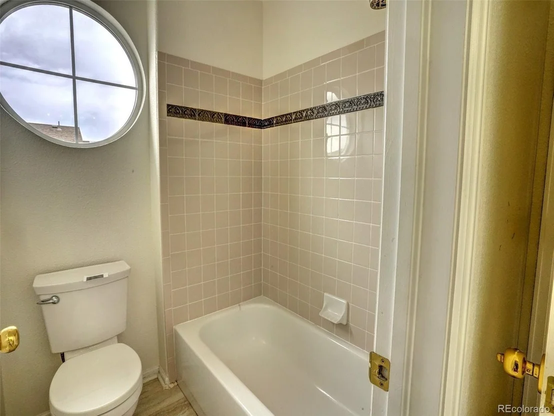 Photo of 5869 Scenic Ave