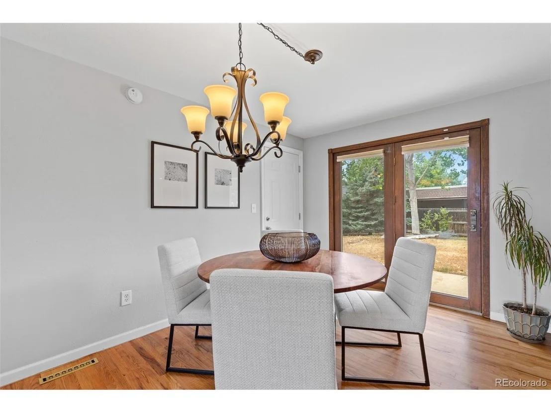 Photo of 335 Manhattan Dr
