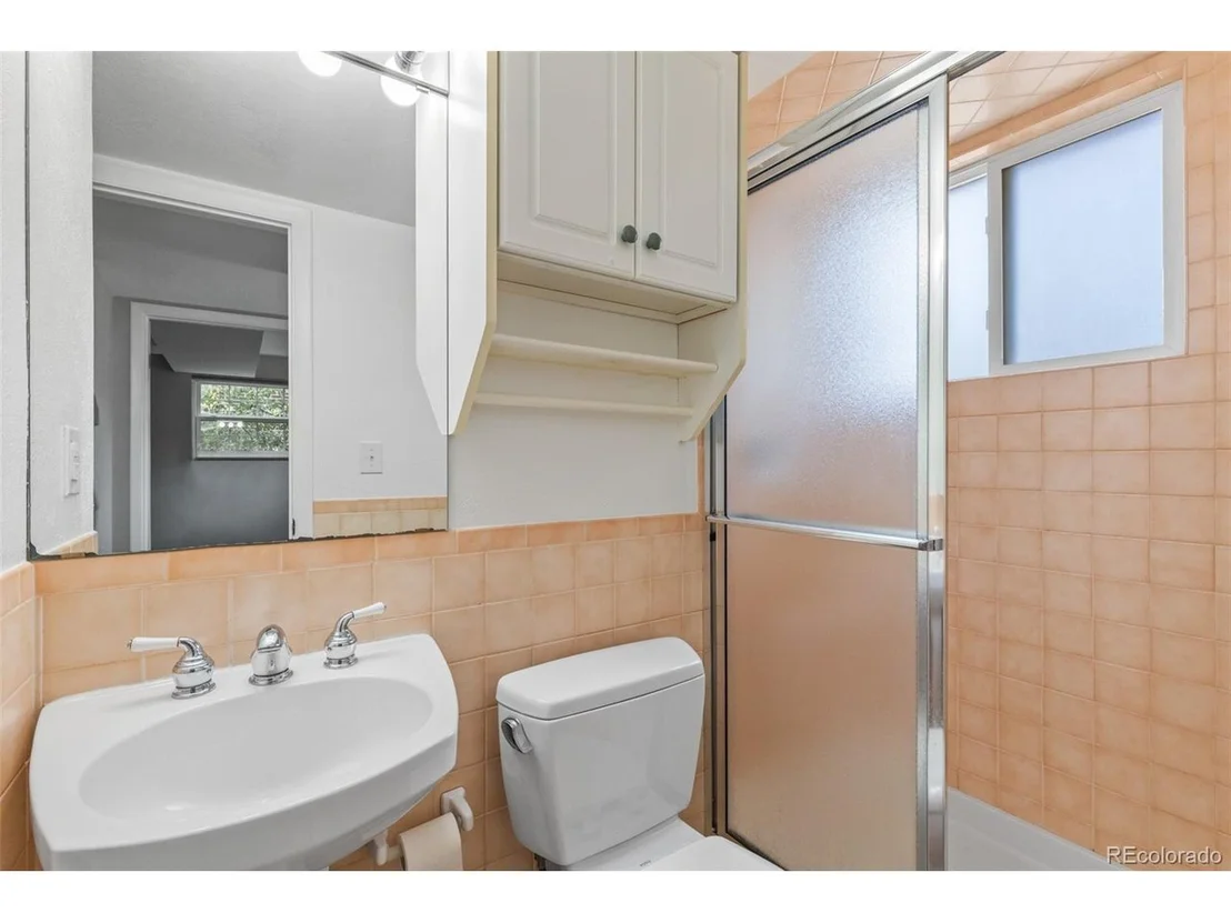 Photo of 335 Manhattan Dr