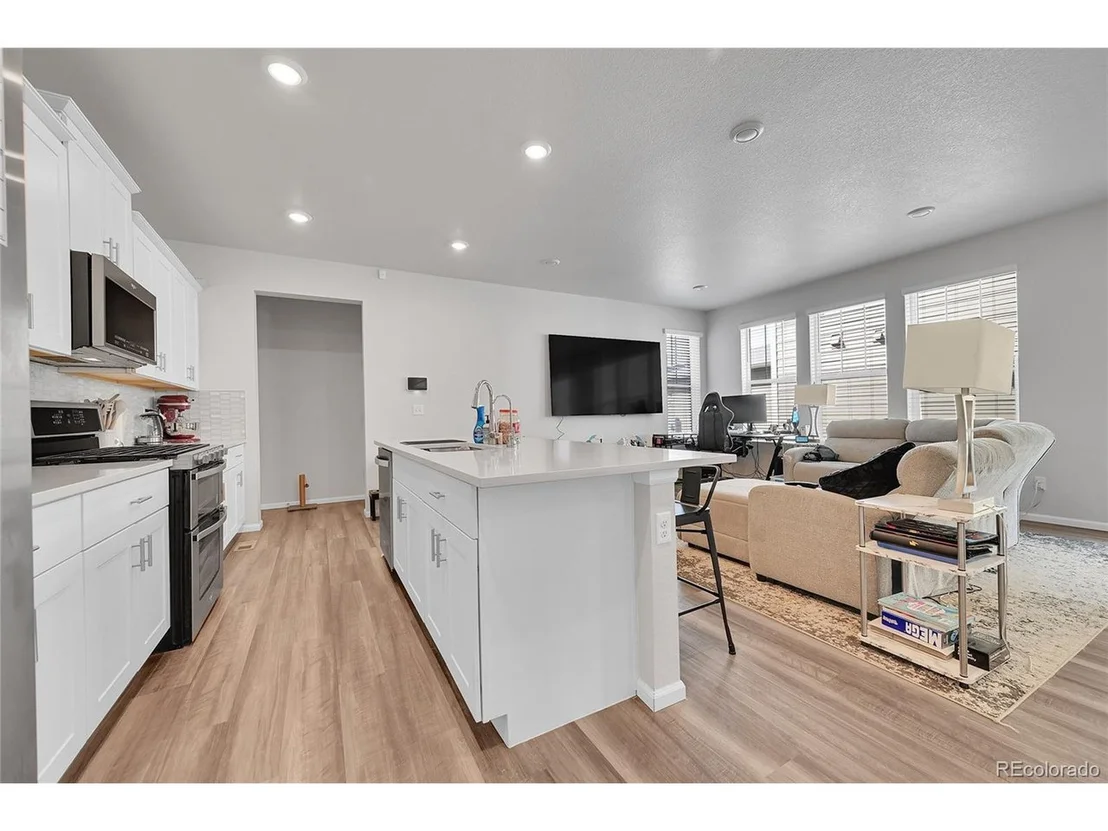 Photo of 765 Tarragon Rd