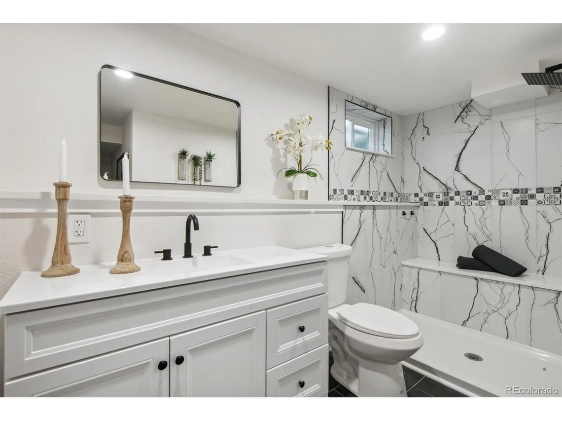 Photo of 1055 Iris St