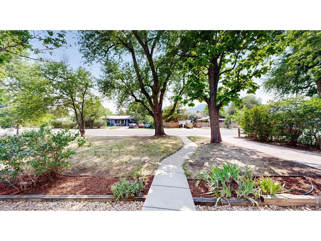 Photo of 3025 Moorhead Ave