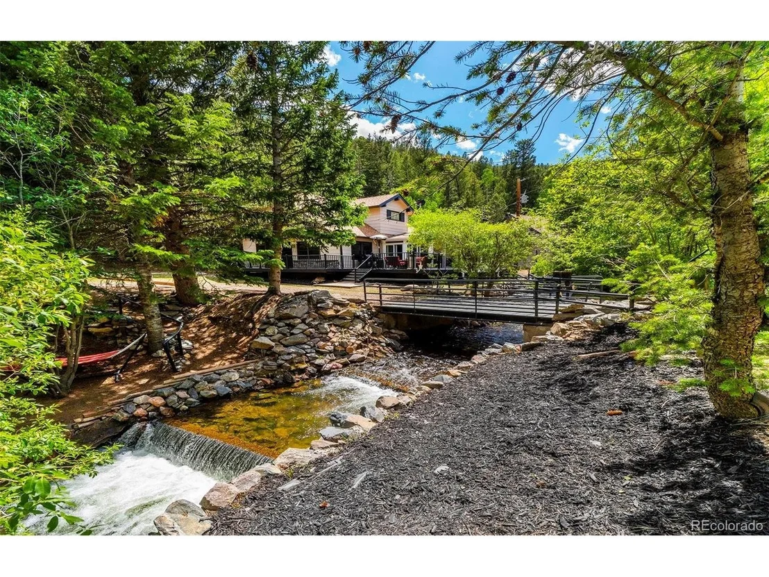 Photo of 1064 Apex Valley Rd