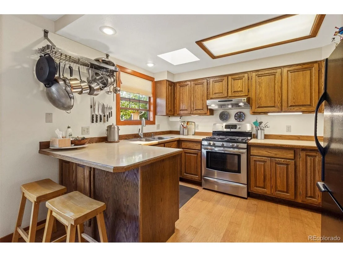 Photo of 326 W 9th St
