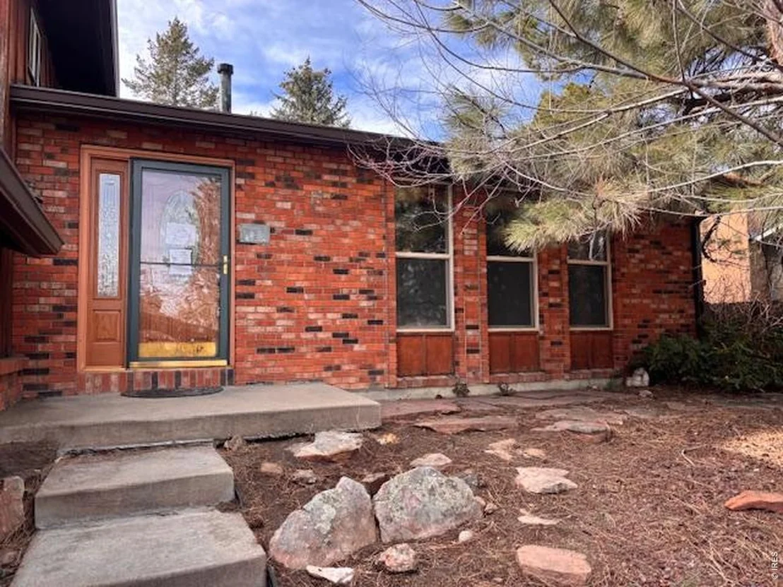 Photo of 3331 Lakeview Cir