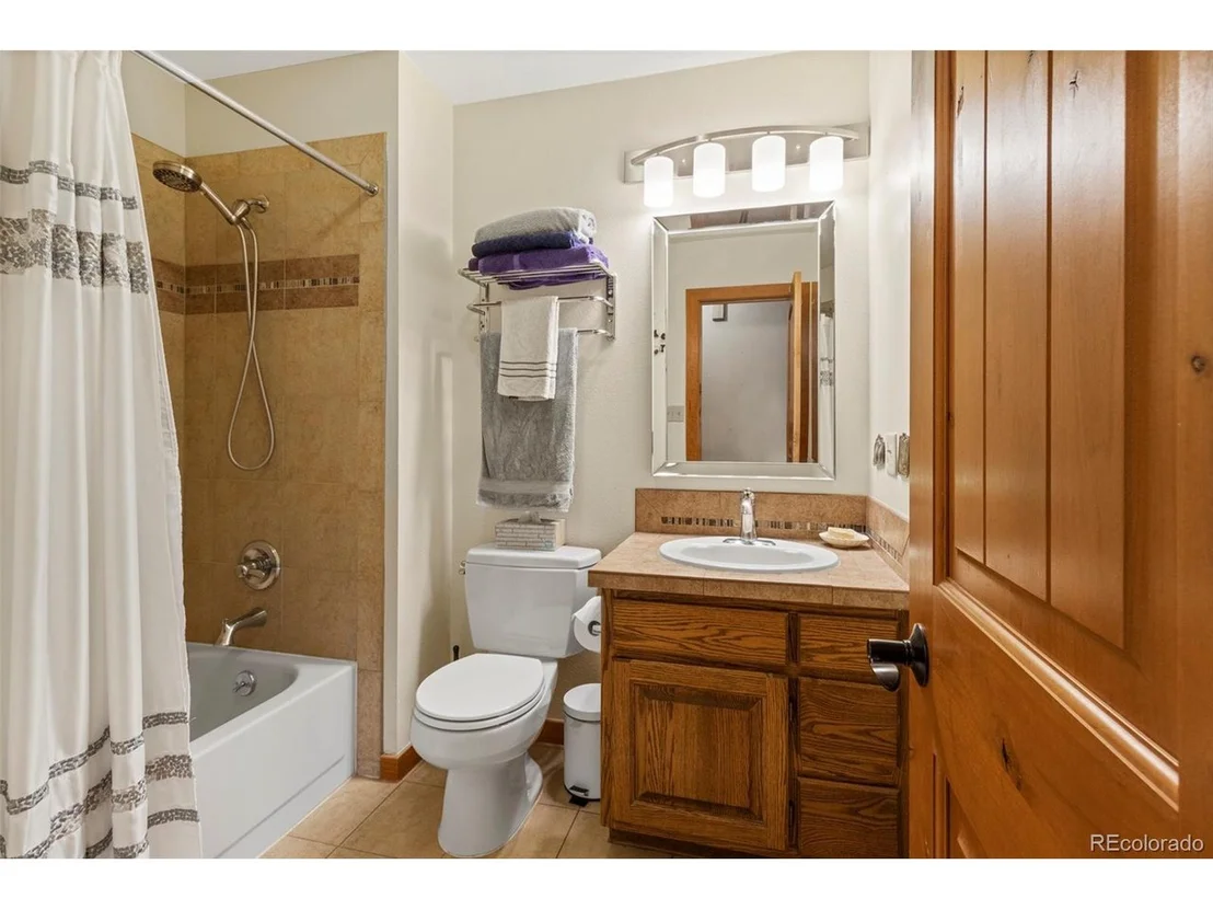 Photo of 326 W 9th St