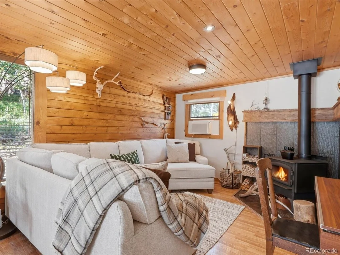 Photo of 277 Timbertop Rd