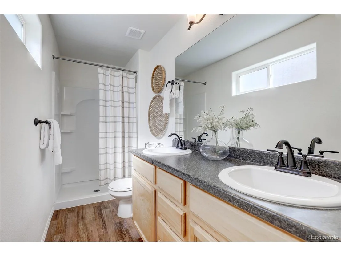 Photo of 988 Axis Dr